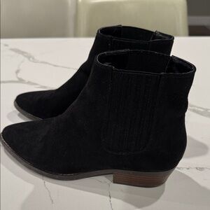 Universal Thread Black Ankle Booties